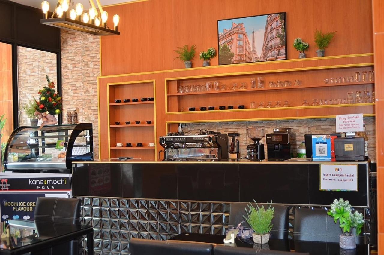 Baanpin Hotel & Cafe Бангкок Екстер'єр фото